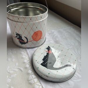 Vintage Cat Playing with Yarn Metal Cookke Tin with Lid